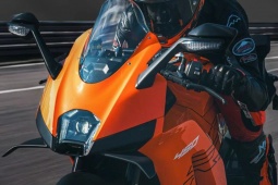 KTM RC450 2026 “lột xác” với động cơ 2 xi-lanh, giá gây bất ngờ