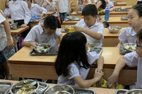 Phụ huynh Hà Nội lo lắng sau vụ 300 tấn thịt lợn bệnh tuồn vào trường học