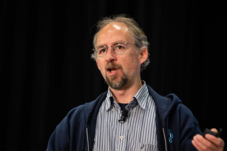 Thông tin danh tính 'cha đẻ' Bitcoin rộ trở lại