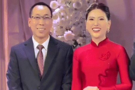 'Bà sui' U50 đẹp quý phái, hút 2,3 triệu lượt xem trong đám cưới ở Hà Nội