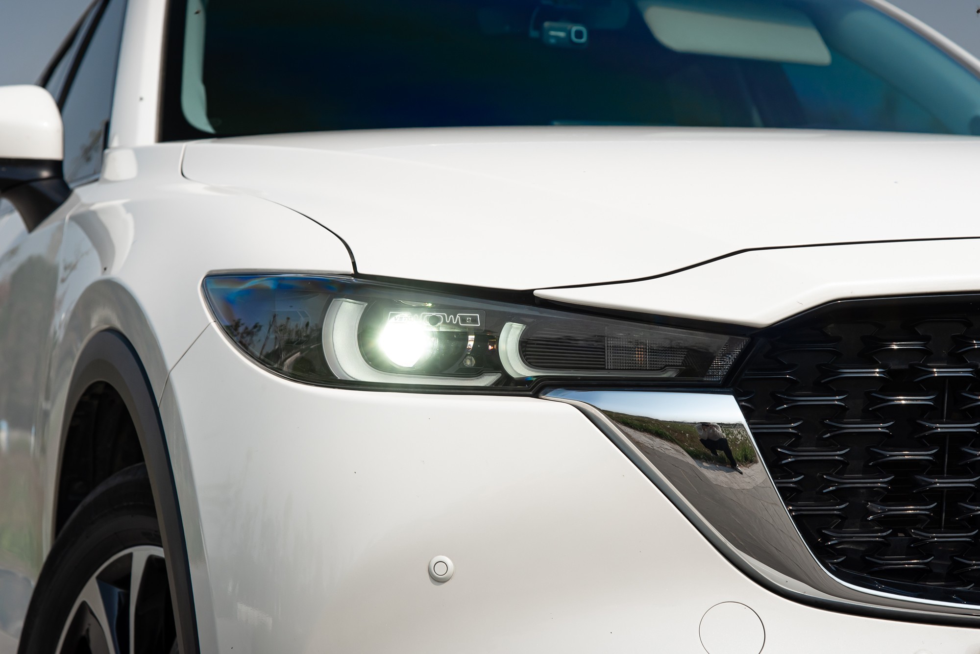 Xe được trang bị hệ thống chiếu sáng full LED.