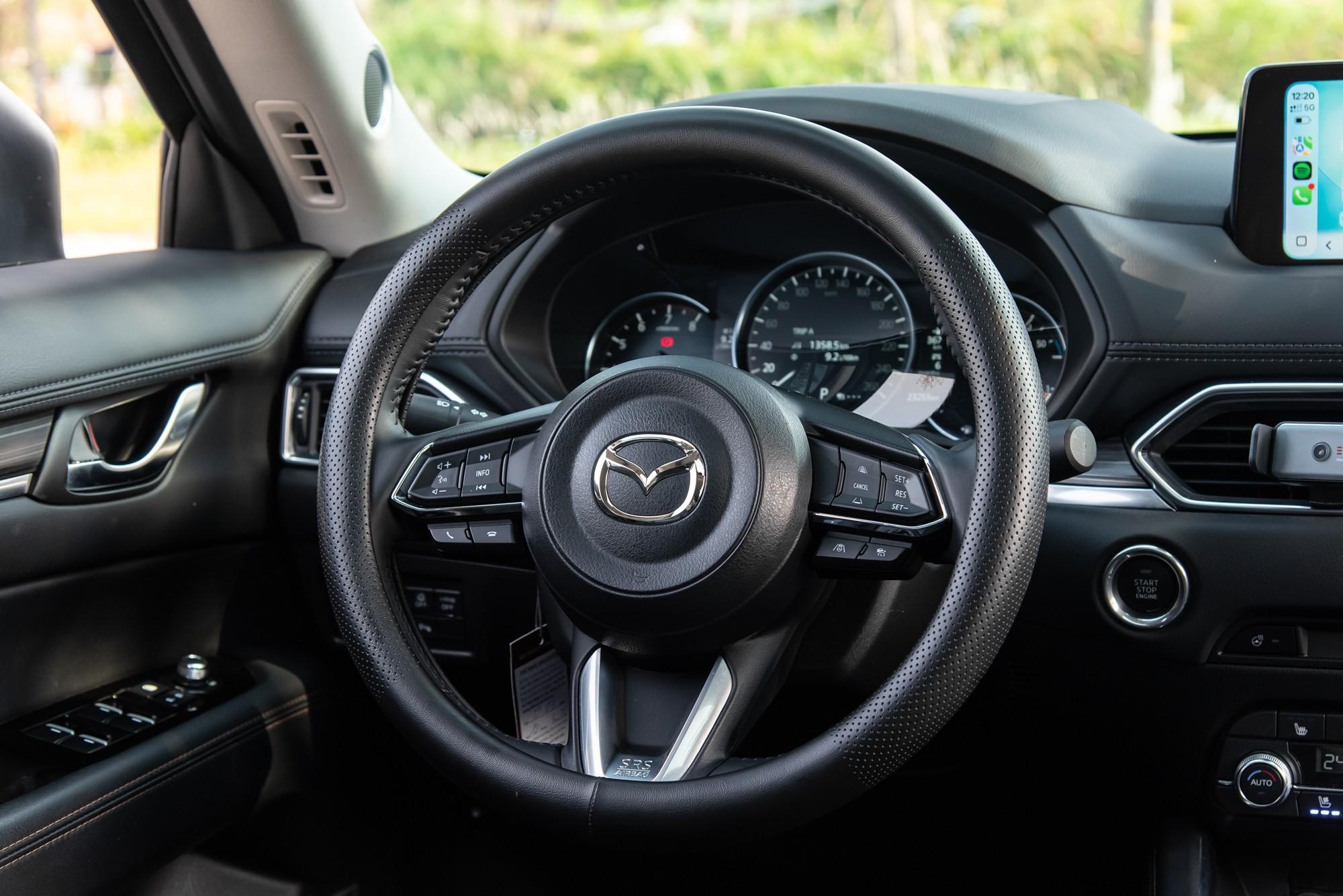 Vị trí sau vô-lăng, người lái có tầm quan sát tốt hơn các dòng xe thế hệ trước nhờ cột A thiết kế gọn.