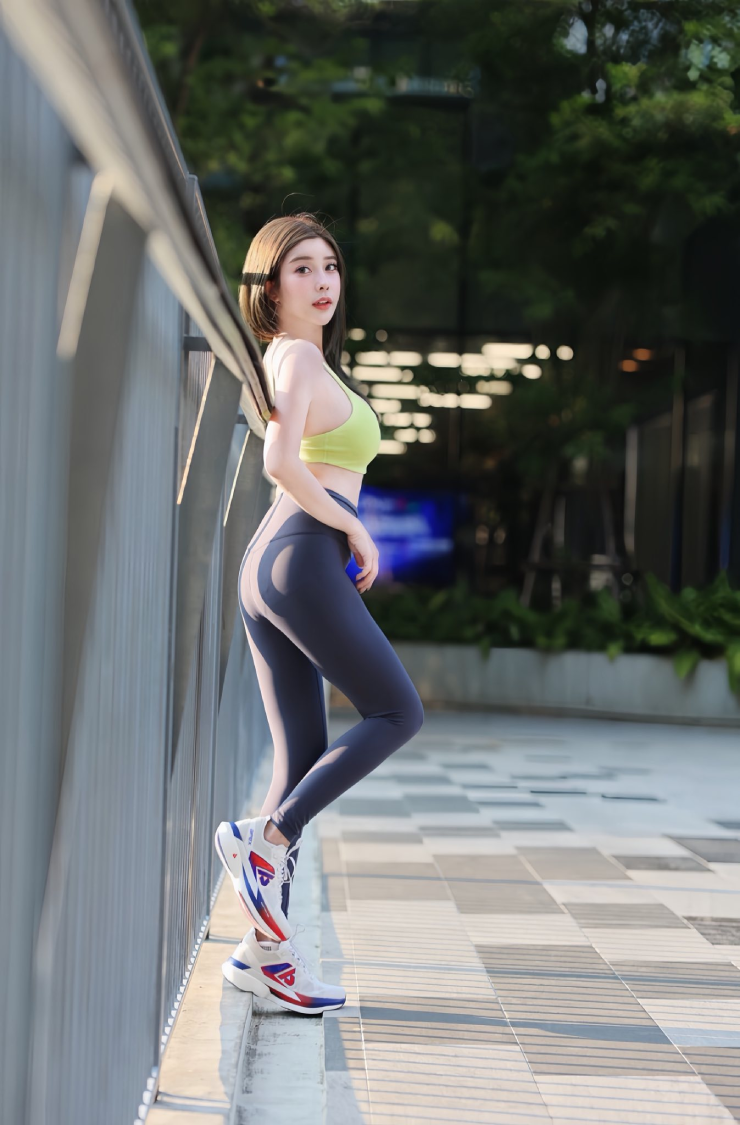 Phát sốt với mỹ nhân "trắng như ngọc", mặc bikini nhảy múa và đua tài giải chạy - 6