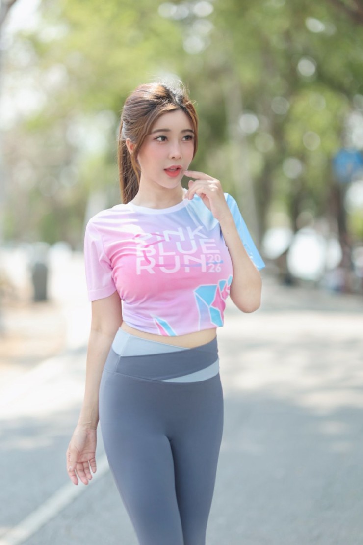 Phát sốt với mỹ nhân "trắng như ngọc", mặc bikini nhảy múa và đua tài giải chạy - 8