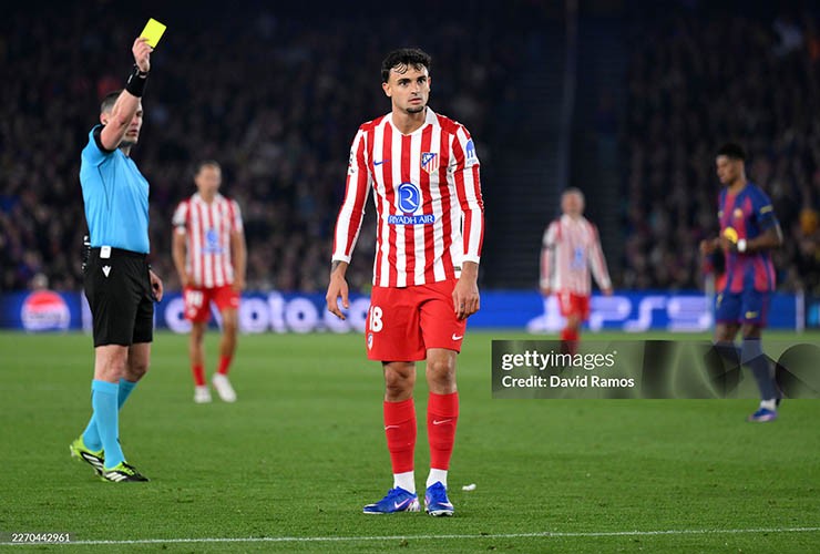 Pubill may mắn không bị thổi phạt đền