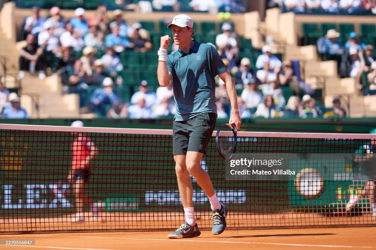 Sinner mất tới 3 set để giành chiến thắng