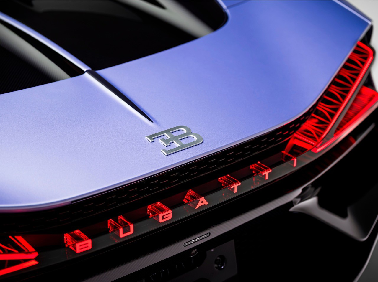 Đây là siêu phẩm Bugatti W16 Mistral làm riêng cho phái nữ - 6