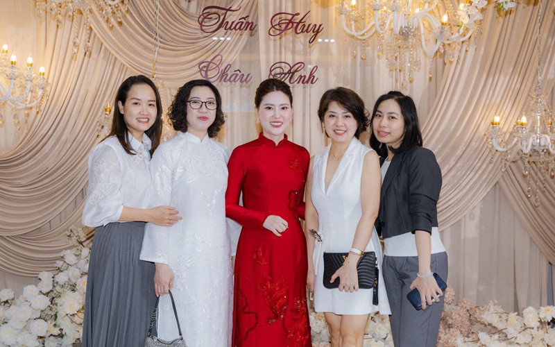 Một số khoảnh khắc ấn tượng của bà Hằng trong hôn lễ của con trai&nbsp;