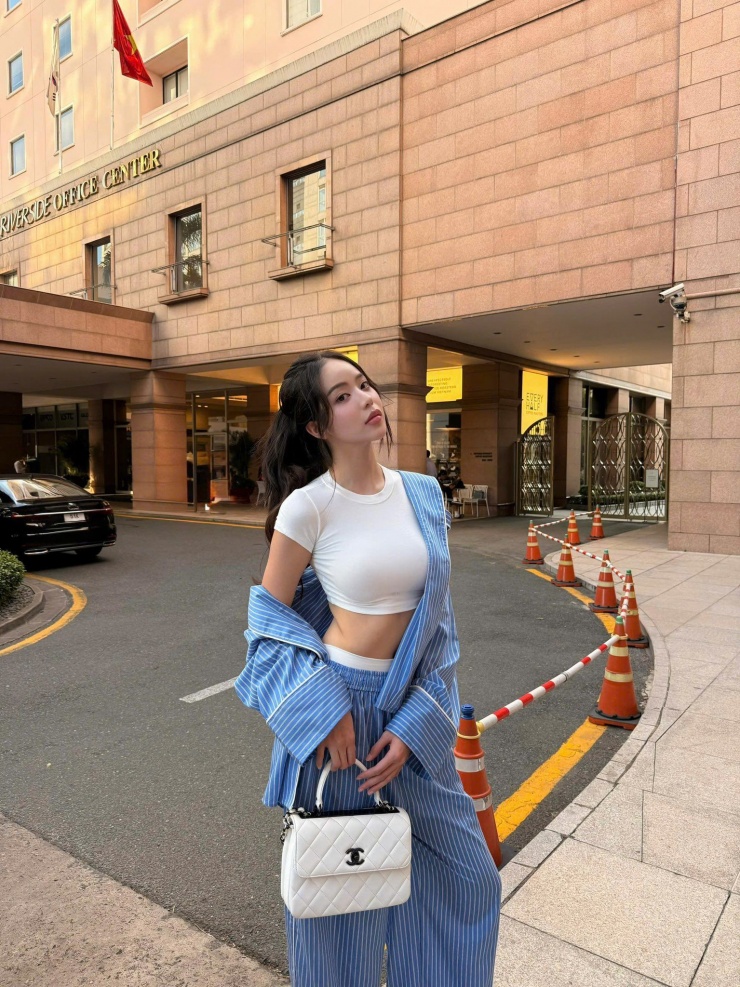 Nàng hậu quê Đà Nẵng gây chú ý với mốt quần tụt và áo croptop - 5