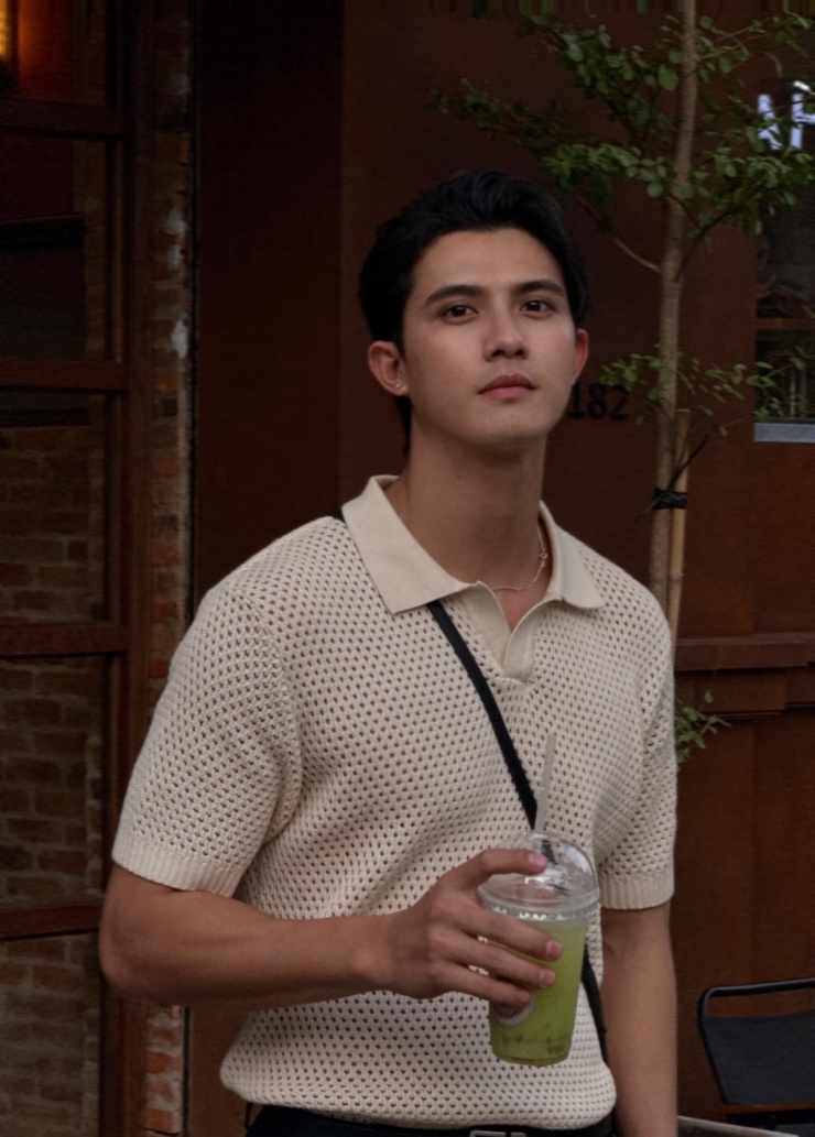 Dù có giai đoạn liên tiếp góp mặt trong nhiều phim chưa đạt thành tích phòng vé như mong đợi, Trần Ngọc Vàng vẫn kiên trì theo đuổi nghề. Anh không ngừng làm mới bản thân, lựa chọn đa dạng vai diễn để cải thiện khả năng diễn xuất.