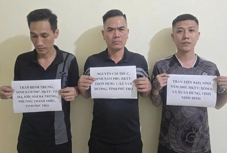 Ba bị can bị khởi tố về tội Bắt giữ người trái pháp luật và Cướp tài sản. Ảnh: CACC