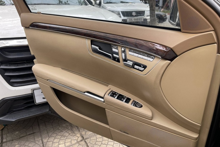 Xe doanh nhân Mercedes-Benz S500 15 năm tuổi giá rẻ ngang Toyota Vios mua mới - 12