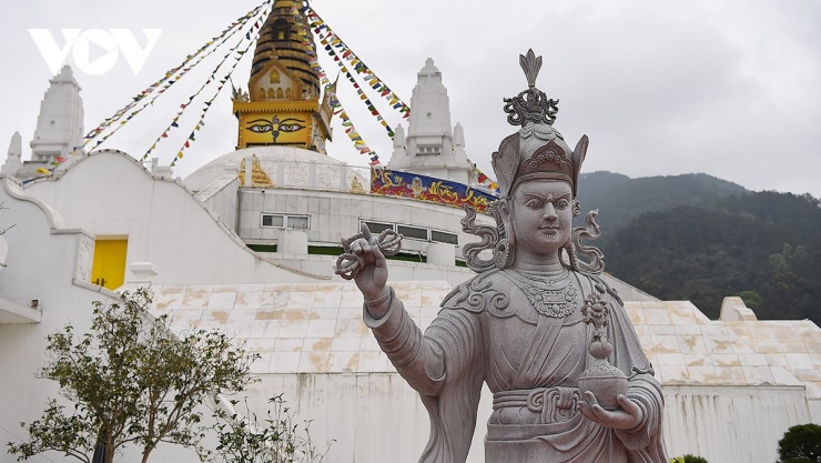 Lungta được treo trên mái nhà, mái chùa, vách núi, làng mạc, những nơi sinh hoạt cộng đồng, chịu nắng mưa dễ phai màu nên khi rách thường được đốt trong các nghi lễ thích hợp.