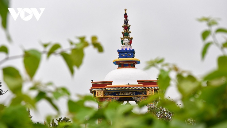 Đỉnh tháp chuông phía trước tháp trung tâm Mandala.