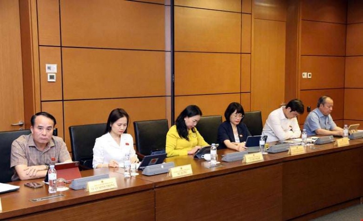 Các Đại biểu tại thảo luận tổ 5. &nbsp;(Ảnh: Quốc hội)