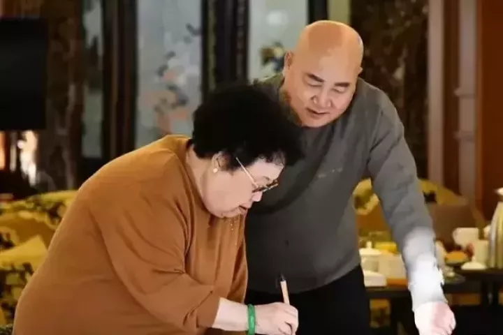 Hành trình xây dựng đế chế tỷ USD của 'vợ Đường Tăng'