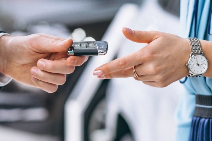 Sếp và bạn thân nhờ vả cùng 1 việc, người EQ cao xử lý khéo léo không làm mất lòng ai