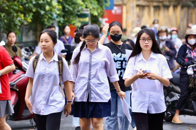 Học sinh trúng tuyển vào các trường tư thục cần hoàn tất thủ tục xác nhận nhập học và nộp hồ sơ chậm nhất là ngày 6/7.