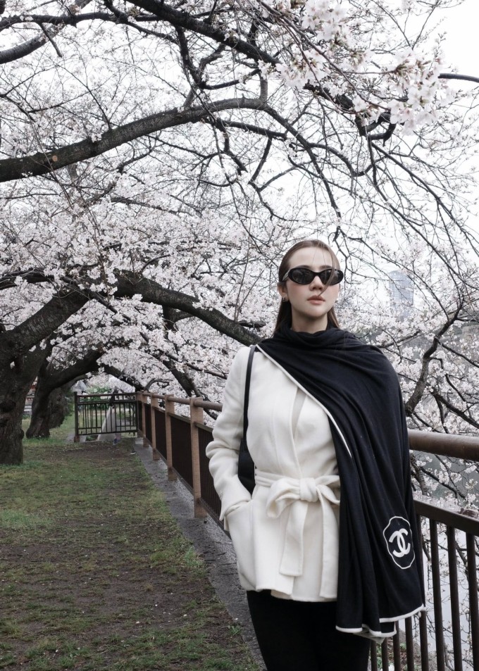 Ảnh sao 10/4: Ái Châu khoe được Huỳnh Đông và con trai cưng chiều hết mực - 5