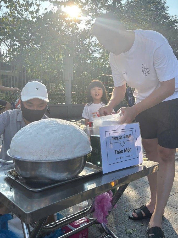 Quầy hàng của Phương Tuyền ở phường Khánh Hội. Ảnh: Hoàng Yến