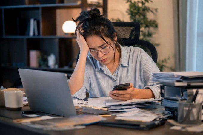 Việc quyết toán thuế đối với các freelancer hợp tác với nhiều công ty cần nhiều thời gian và phức tạp hơn. Ảnh minh họa: AI