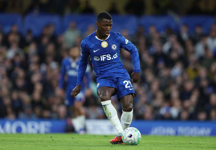 Moises Caicedo với khả năng đánh chặn tốt được xem là nhân tố quan trọng của Chelsea khi tiếp Man City ở vòng 32 Ngoại hạng Anh. Ảnh: Alamy