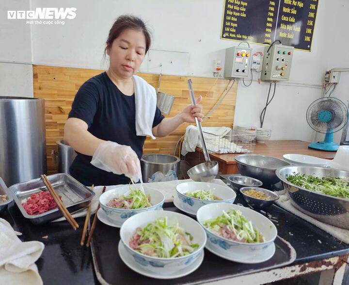 Nhiều quán ăn chấp nhận lãi thấp hoặc hòa vốn để giữ khách trong giai đoạn khó khăn.