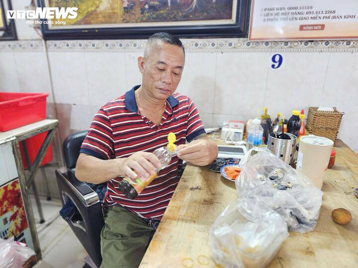 Ông Quân cho biết chi phí nguyên liệu và vận hành hiện chiếm gần hết giá bán mỗi tô phở.