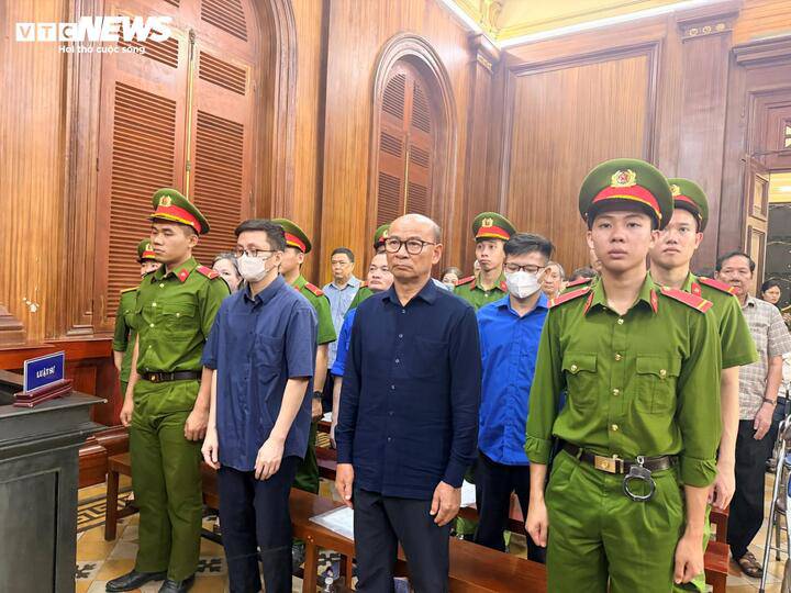 Các bị cáo tại phiên toà.