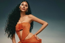 Hoàng Thùy gây chú ý bởi vòng hông 'siêu thực'