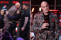 "Vua giang hồ" Fury tái xuất boxing, nặng 120kg vẫn bị nhấc bổng như em bé