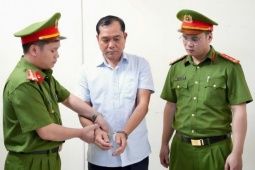 Bắt khẩn cấp một nguyên Phó Chủ tịch TP trước đây