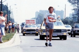 VĐV 18 tuổi cụt chân vẫn chạy 5.373 km, để lại "di sản tỷ đô" chạy marathon