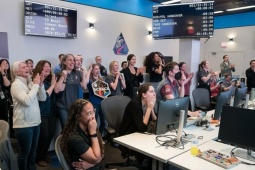 Ảnh chụp phòng điều khiển tại NASA thu hút chú ý