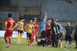 Popov “nổi đóa” nhận thẻ đỏ, Thể Công Viettel thắng trận cầu căng như dây đàn