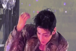 50.000 khán giả dầm mưa xem BTS