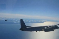 Tiêm kích Rafale của Pháp chặn trinh sát cơ Nga ngay trên biển Baltic