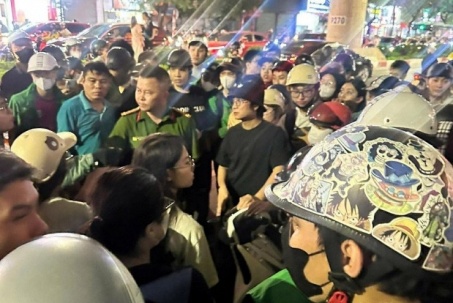 Hà Nội: Người phụ nữ bị tấn công trên đường Xuân Thủy, gục tại chỗ