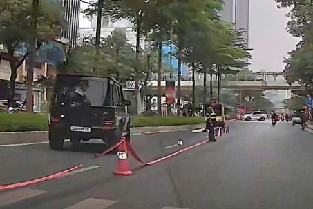 Ô tô Mercedes G63 tông tử vong cụ ông trên phố Đào Tấn