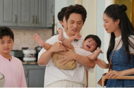 Một mình chăm 3 con khi vợ vắng nhà, Đăng Khôi xoay xở ra sao?