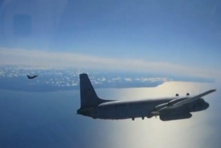 Tiêm kích Rafale của Pháp chặn trinh sát cơ Nga ngay trên biển Baltic