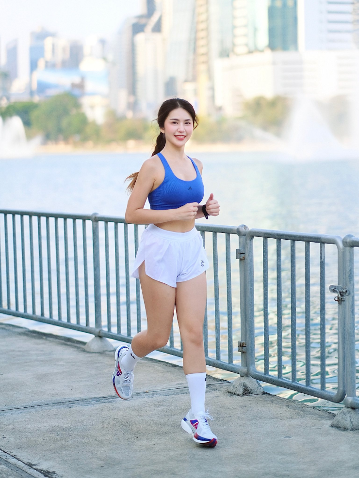 Mỹ nhân diện bikini "công chúa rừng xanh", làm huyên náo giải chạy nội y - 14