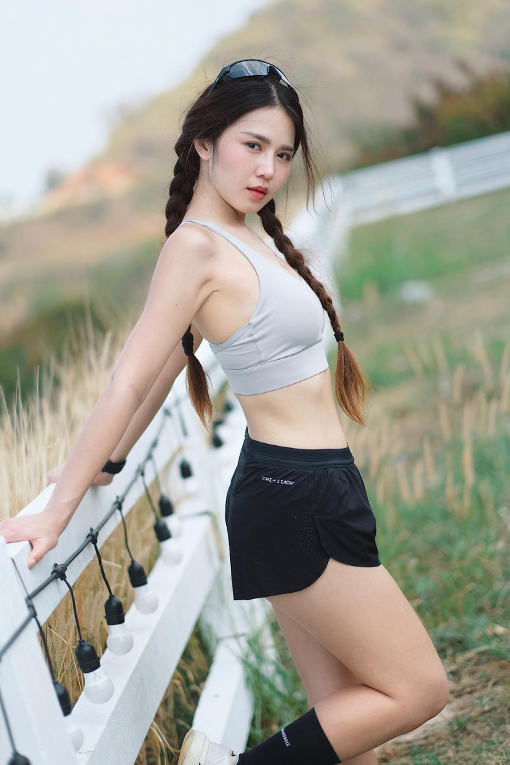 Mỹ nhân diện bikini "công chúa rừng xanh", làm huyên náo giải chạy nội y - 6