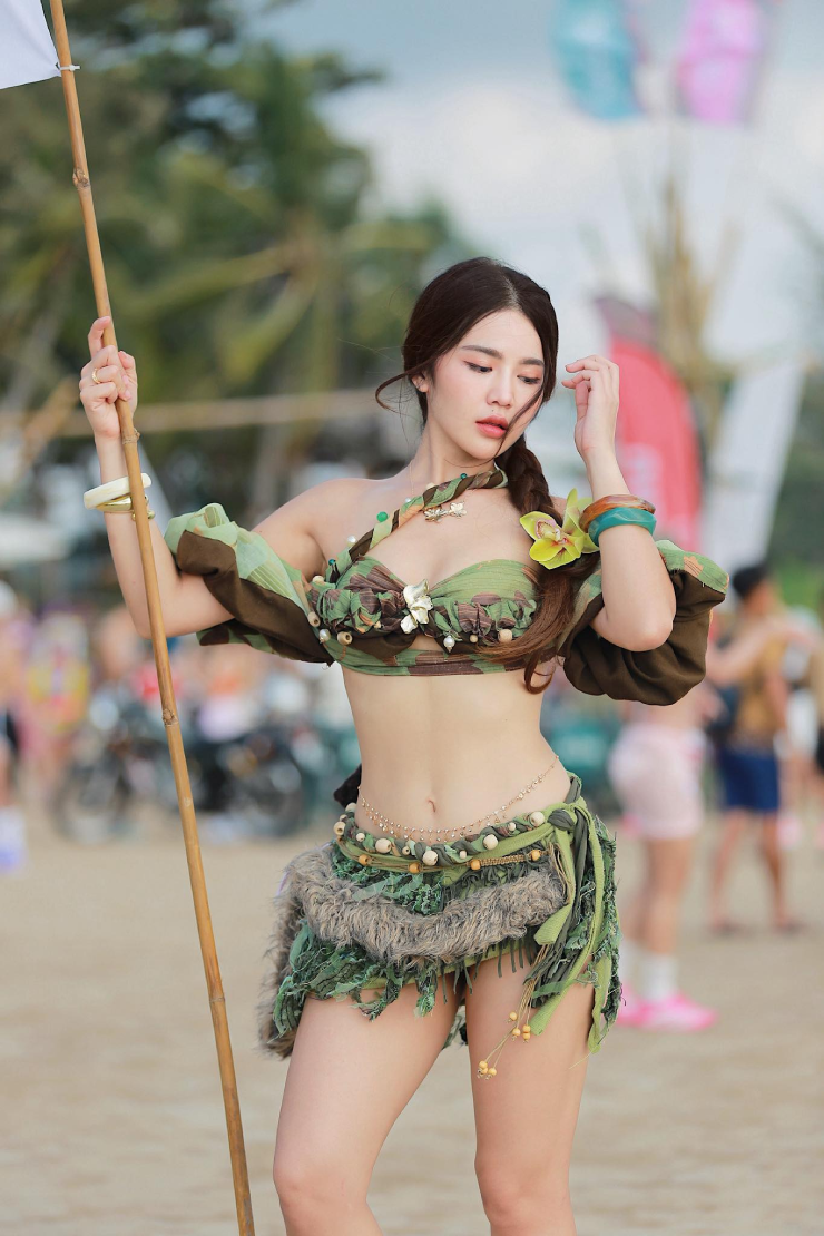 Mỹ nhân diện bikini "công chúa rừng xanh", làm huyên náo giải chạy nội y - 2