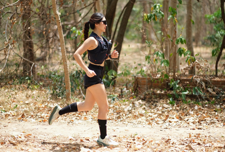 Mỹ nhân diện bikini "công chúa rừng xanh", làm huyên náo giải chạy nội y - 10