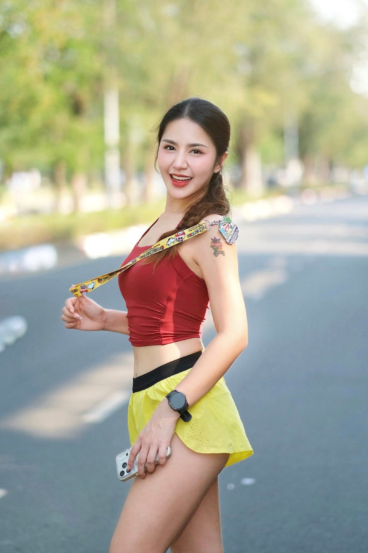 Mỹ nhân diện bikini "công chúa rừng xanh", làm huyên náo giải chạy nội y - 9