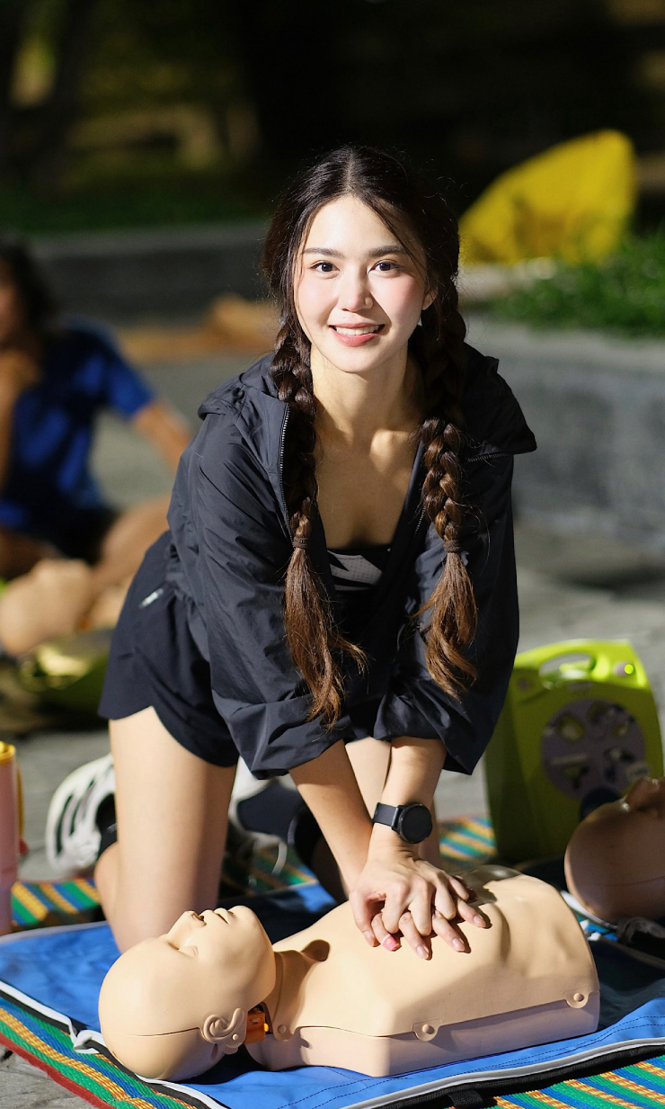 Mỹ nhân diện bikini "công chúa rừng xanh", làm huyên náo giải chạy nội y - 7