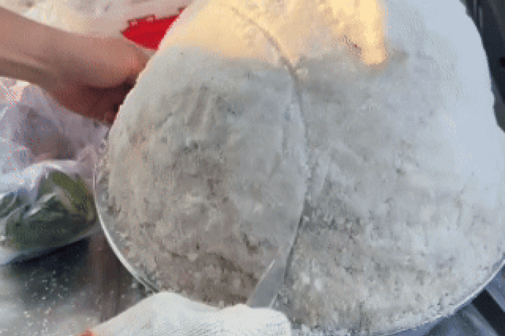 Mất việc văn phòng, vợ chồng bán 3.000 trứng cút ủ muối mỗi ngày nhờ 'trend' mạng