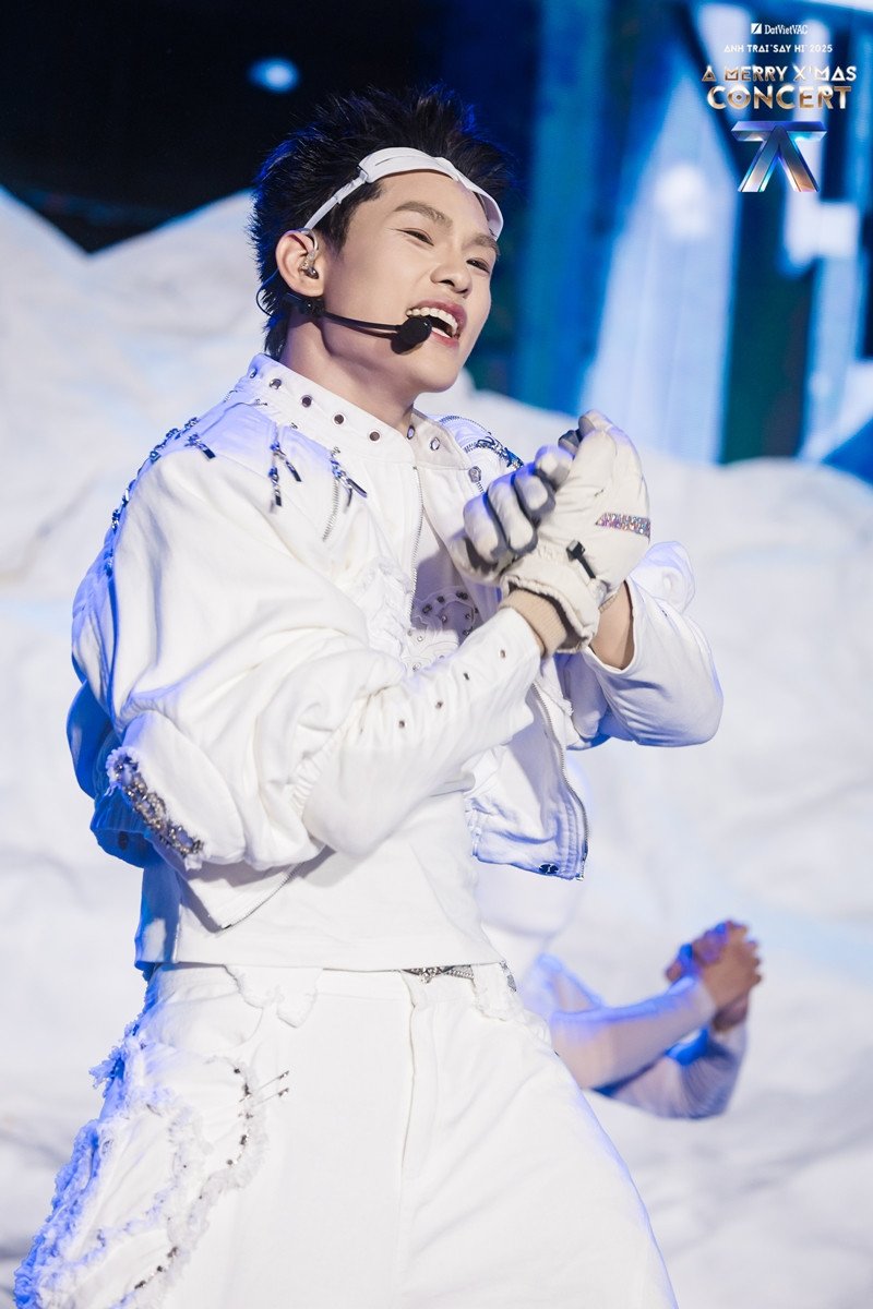 Bùi Trường Linh từng đỗ thủ khoa violin đầu vào năm 8 tuổi tại Học viện Âm nhạc Quốc gia Việt Nam.