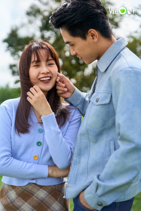 Tam Triều Dâng và Võ Điền Gia Huy làm bùng nổ mạng xã hội nhờ những màn tương tác trong Vì mẹ anh phán chia tay.